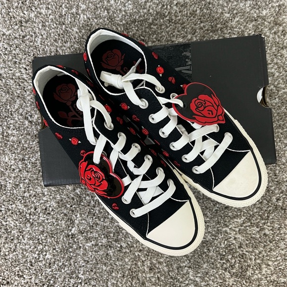 Converse Chuck Taylor All Star
Size: 7.5 - Picture 4 of 4